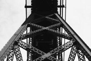 metallkonkstruktsioonide ja klaasist piirete tootmine