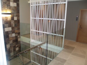 klaaspiirded metallpiirded metkon veerenni korterelamu tallinnas